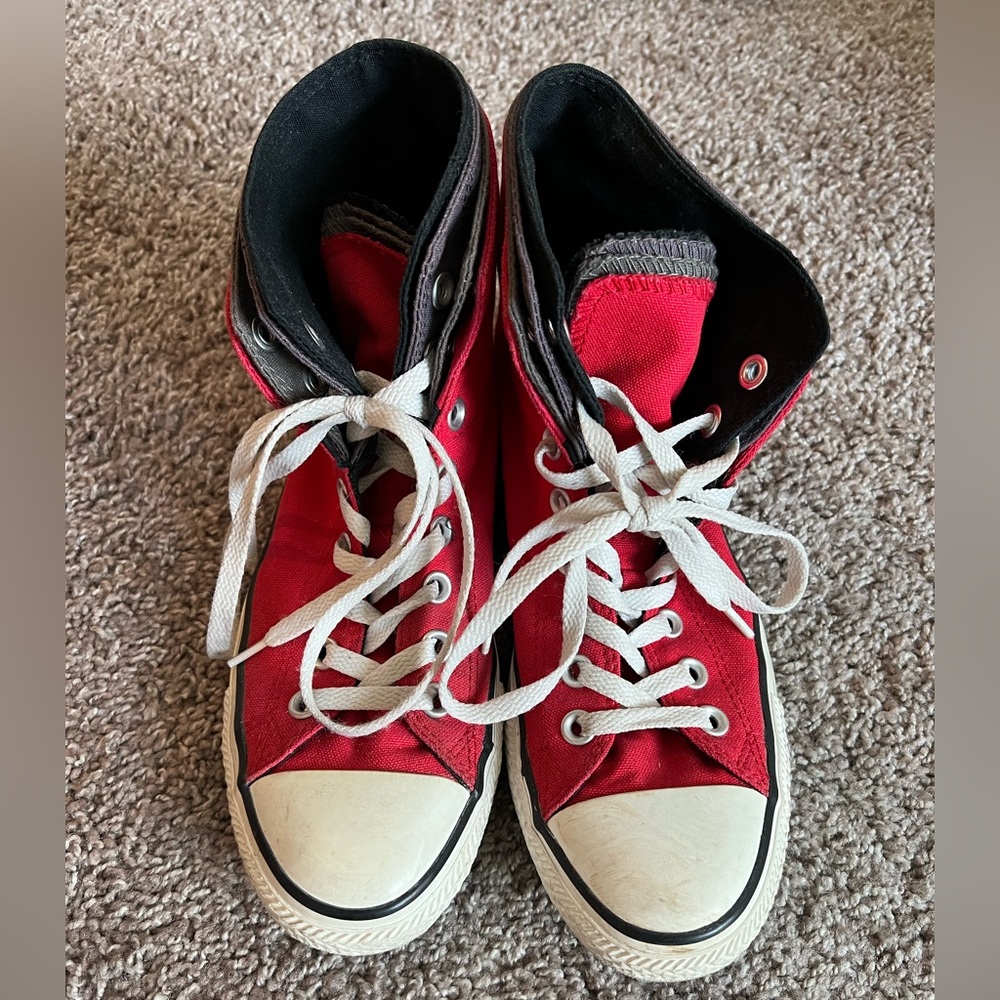 Converse High Top Men’s size 7/woman’s size 9